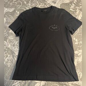 Prada tee in black. Size L.